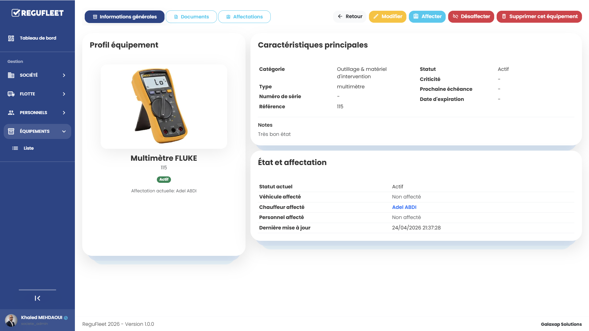 Capture d'écran ReguFleet du module Équipements avec suivi du statut, des affectations et des échéances.